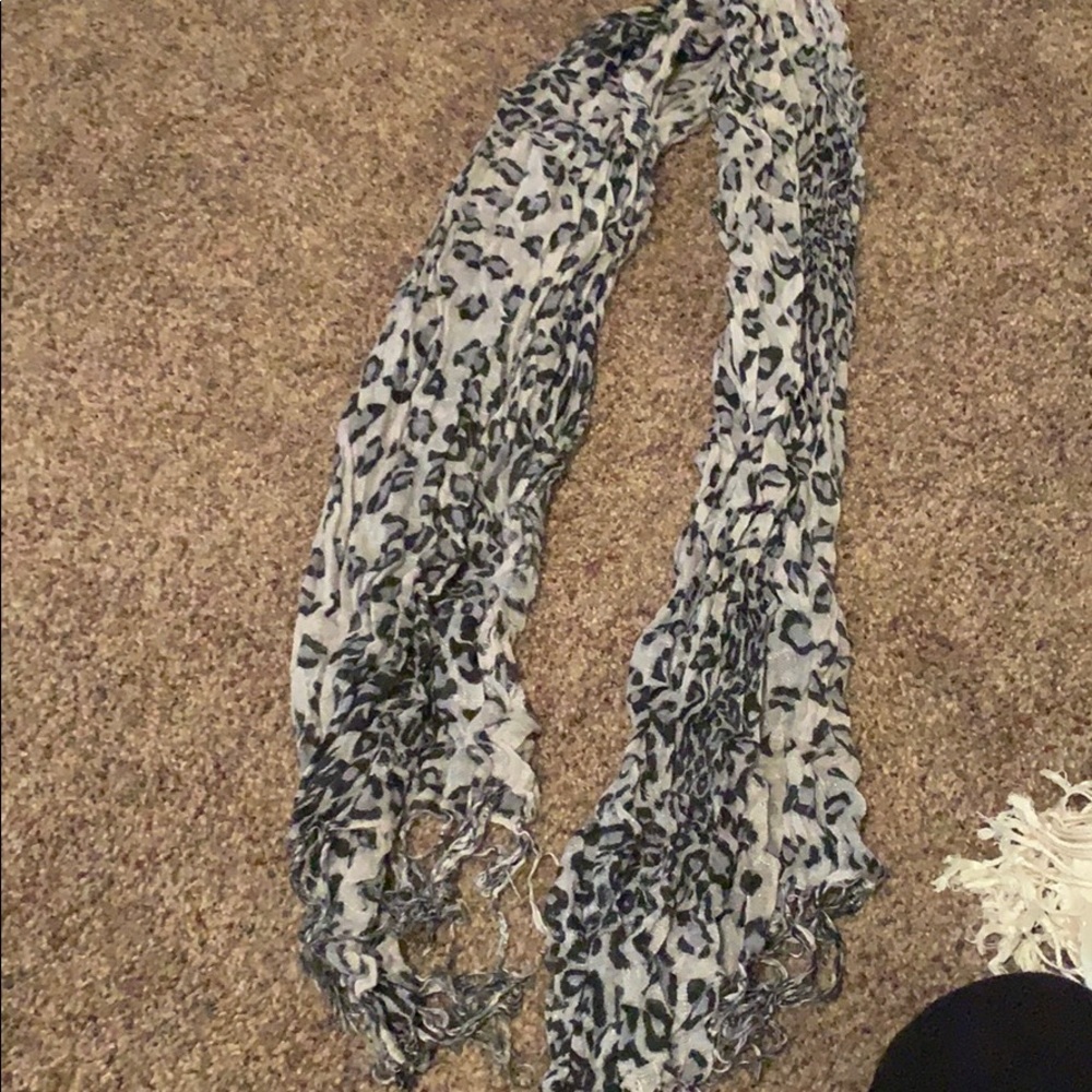 Scarf Lot - Picture 7 of 7